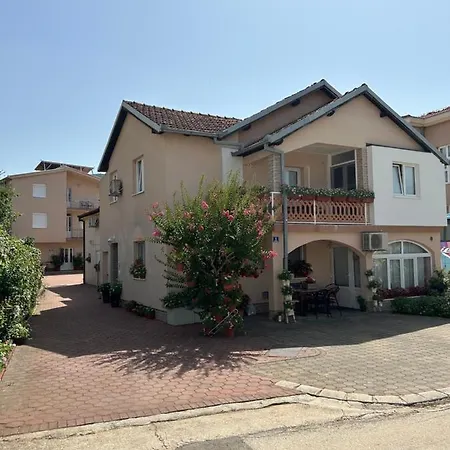 Zarko & Mara بيت ضيافة