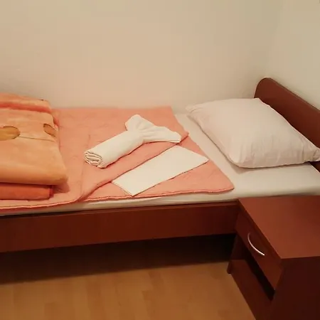 بيت ضيافة Zarko & Mara